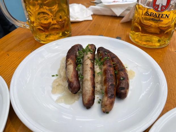 【ドイツの民族衣装・ディアンドルを着て】3年ぶりの開催に歓喜！本場ミュンヘンでオクトーバーフェストに参戦してきました♡_3_2