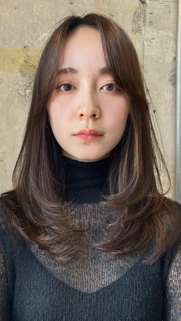 セミロング　ヘア　髪型　ヘアスタイル　前髪なし