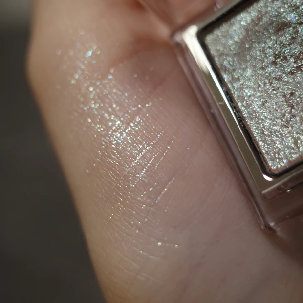 【イエベ秋が選ぶおすすめコスメ】一軍ラメアイシャドウ4選🌟
_5