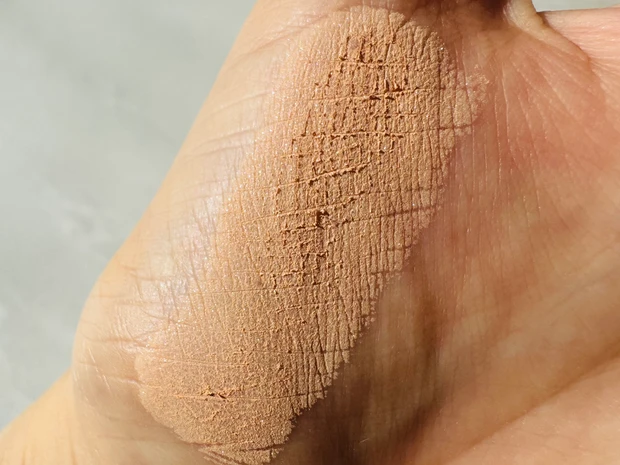 スナイデルビューティのフェイススタイリスト EX12 Lt.Chocolateのスウォッチ