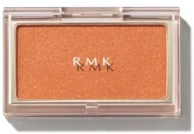 「RMK ピュア コンプレクション ブラッシュ 02」を使ったチークメイク