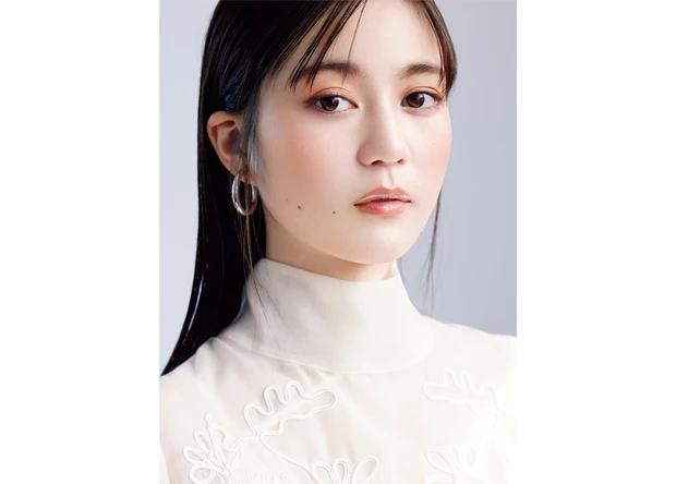 黄み×赤みの好バランス 洒落るブロンズメイク