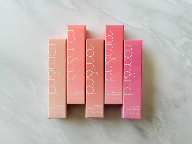 むっちり弾むような質感！透明感のあるツヤツヤ唇になれる【rom&nd(ロムアンド)】のグラスティングメルティングバームの手持ちカラーをレビュー★_8