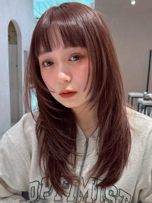 髪型　セミロング　レイヤー　セミロングヘア　前髪あり　正面