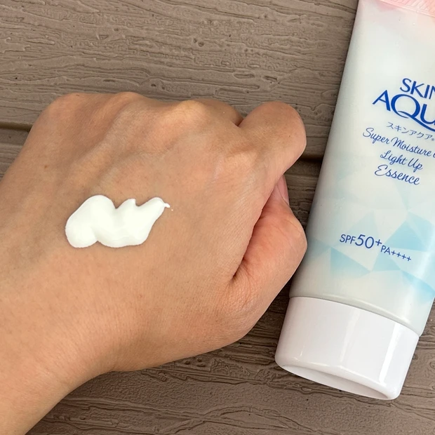 スキンアクア　スーパーモイスチャーUV ライトアップエッセンス