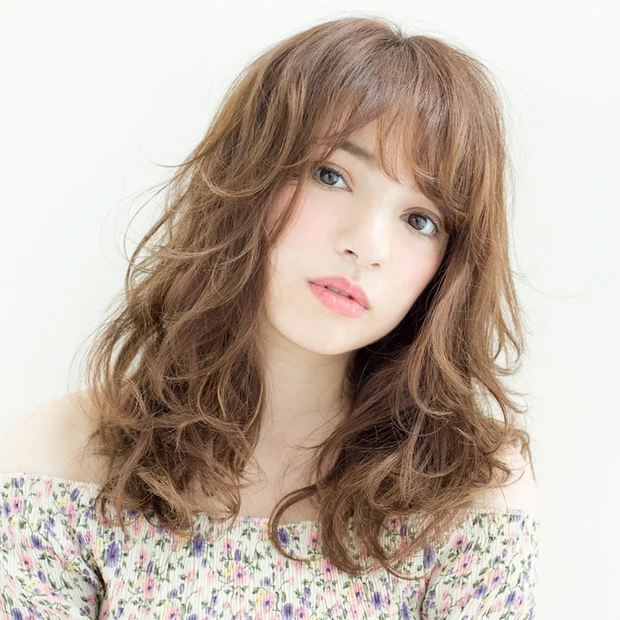 大人に似合うカジュアルロングは、つくり込みのないラフ感がカギ