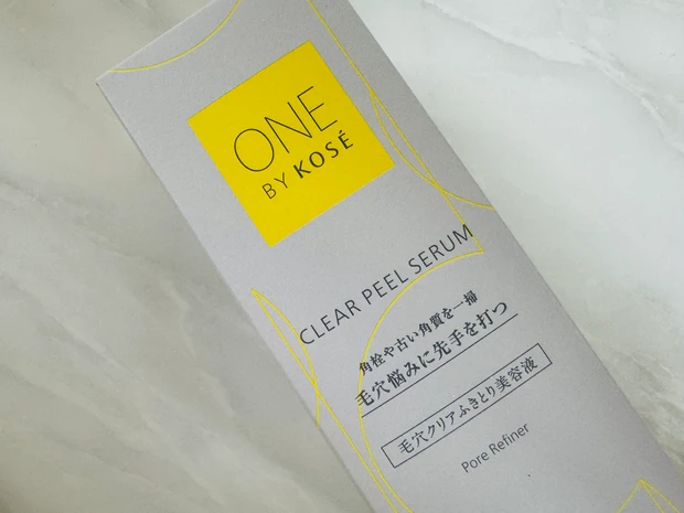 ONE BY KOSEのクリアピールセラムのパッケージ