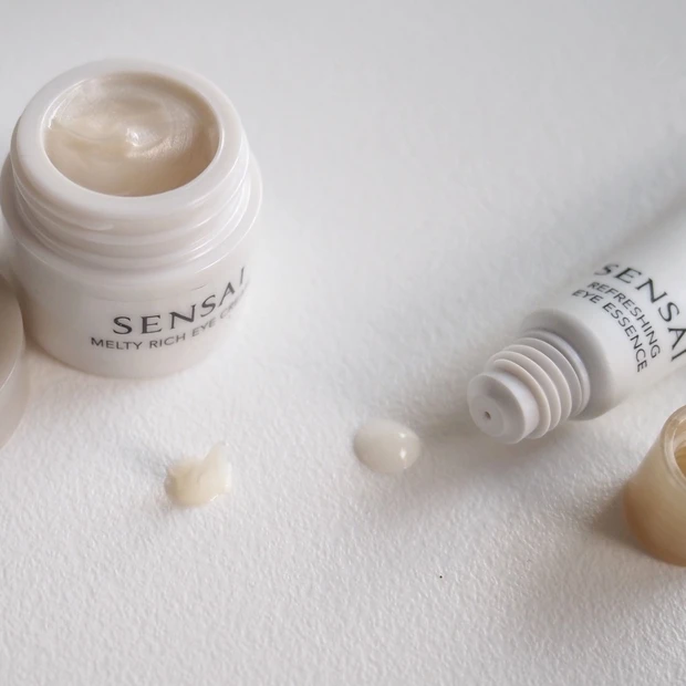 「トータルアイトリートメント」のテクスチャー