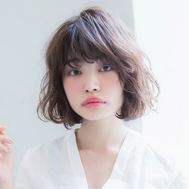 目を奪われる透明感♪ ラベンダーカラーの甘ふわウェーブボブ