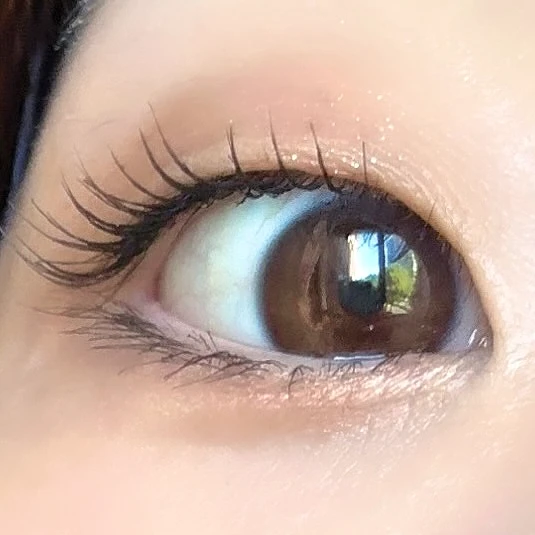 「アイコニックロングマスカラ」を使用した目元の写真