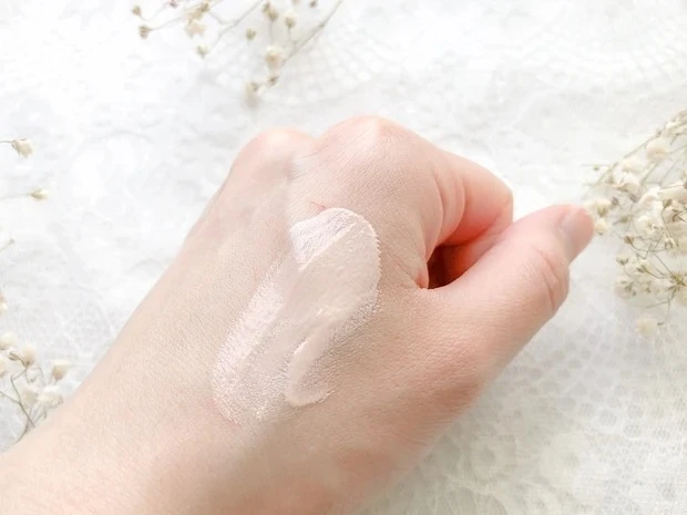 コスメデコルテ ロージー グロウライザー MAQUIA インフルエンサー結貴さん テクスチャー1