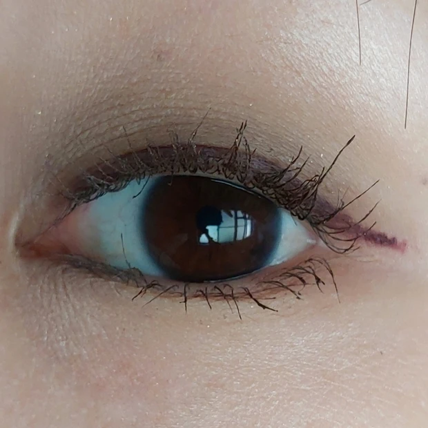 【ヴィセ ニュアンス マット クリエイター2色をスウォッチ！】透け感マットで立体的で上品な目元に。マット苦手さんこそ使ってみて♡_6_1