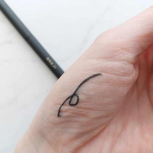 オサジのメイクアイテムで色遊び。シアー×ブルーメイク｜オサジのスプリングコレクションアイシャドウとアイライナーを紹介_4