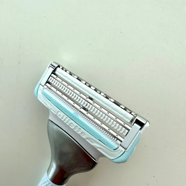 VIOケアどうしてる？電動で自然な長さに仕上げられるのはすごい！「ジレット ヴィーナスVIOヘア＆スキン」_9_2