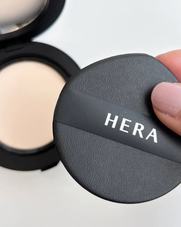 HERA ブラック クッションメッシュパウダー パフ