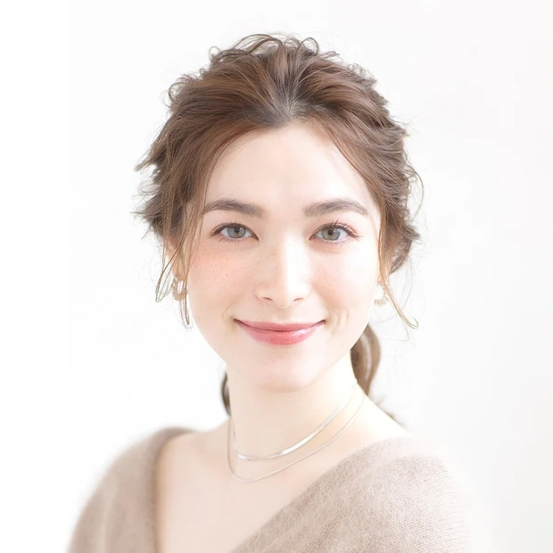 ゴムさえあれば完成! リラクシーで崩れにくい「2連くるりんぱ」アレンジ