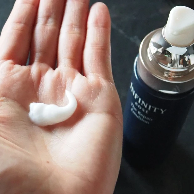 「インフィニティ ザ リペア エマルジョン」のテクスチャー