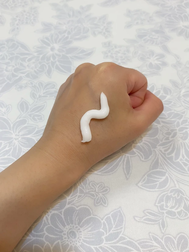 iniks クレンジング エマルジョンのスウォッチ①