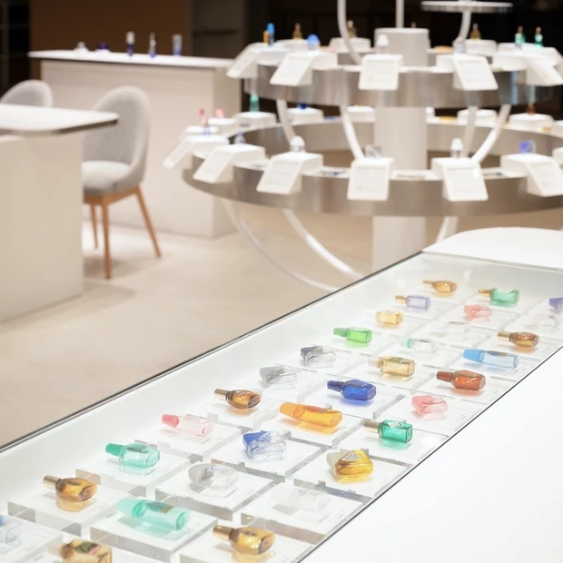 アイコンシェルジュに目回りはお任せ★目薬がずらり!ロートクオリティエイジングサロン