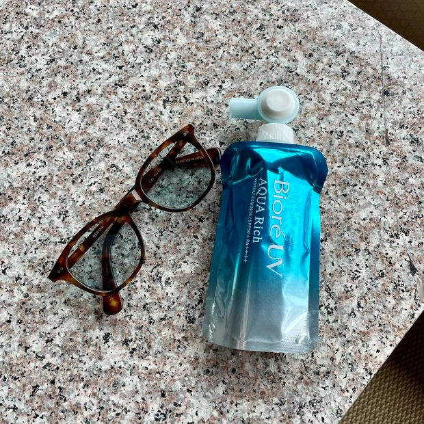 フレッシュパウチの日焼け止めとお気に入りのサングラス♡ 日差しに負けないコンビでこの夏乗り切れそうです！_1