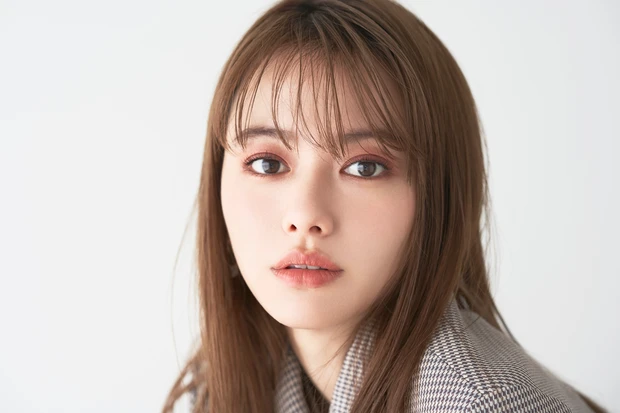 目もとが¥1870のプチプラコスメで見違える!【マキア×山本舞香×北原 果】秋のムードが漂うディープな赤みEYE