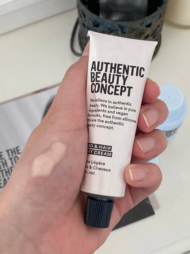 【ヘアカタログ】大人の秋冬こなれレイヤーロング!オーセンティックビューティコンセプトのヘアケアもご紹介。_3_2