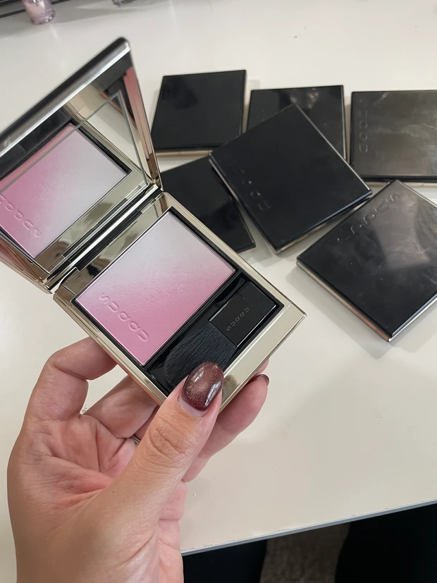 SUQQUチーク】ブラーリング カラーブラッシュ人気色06透重を