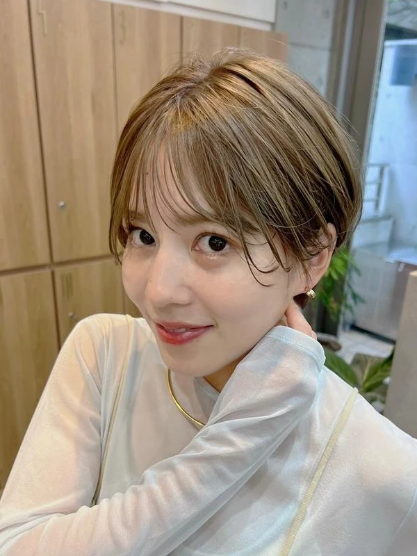 ショート ショートボブ 前髪あり ブリーチ マッシュショート ハイトーン