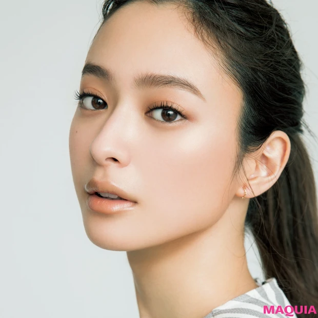 ワントーンメイクは ベージュで上品に！