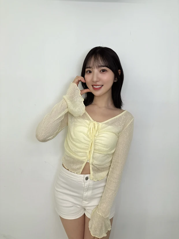 声優豊田萌絵さん　マキアオフショット　ハートポーズ