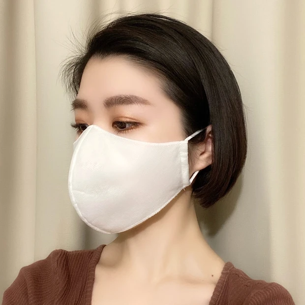 不織布立体フェイスマスク　着用