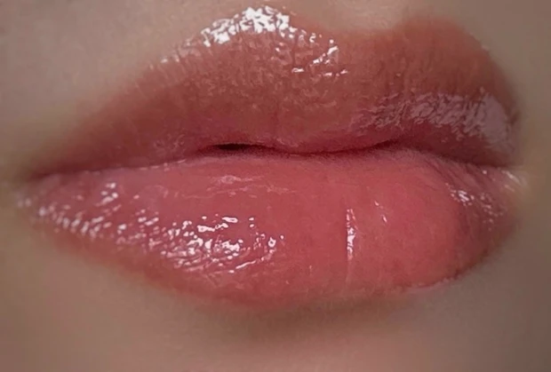 プラダ　PRADA コスメ　新作　リフレクション リキッド バーム グロス　リップ　B201チョコボット　イエベ　ブルベ　ギフト　プレゼント