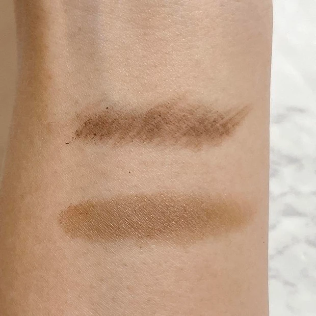 ペンシルとパウダーの比較