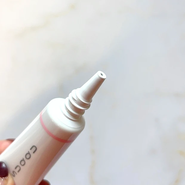 デューイー リクイド ブラッシュ 104 桃雲 –MOMOGUMOのボトル写真