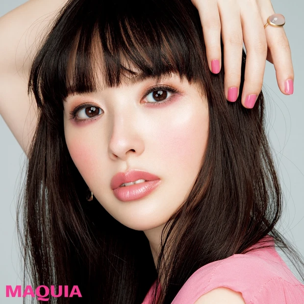 最新号の表紙は鈴木えみさん！ 大人のスタイリッシュピンクメイク＆コスメ