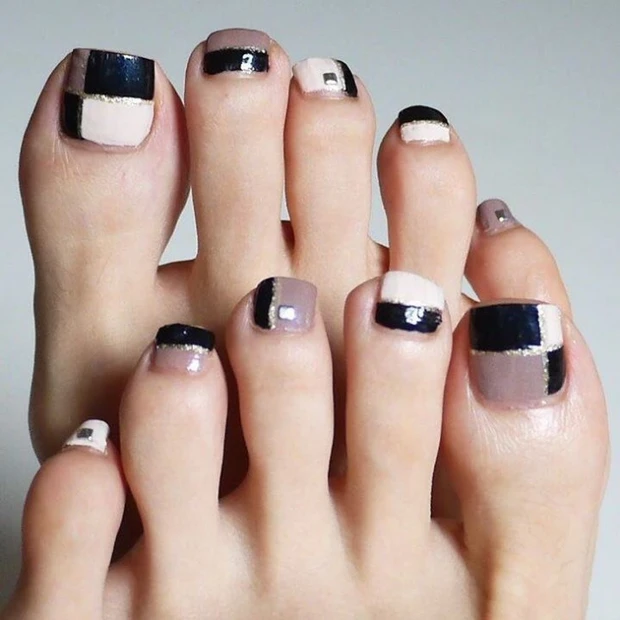 セロハンテープで超簡単!シックでクールな秋のブロックネイル【ギ☆のセルフ…