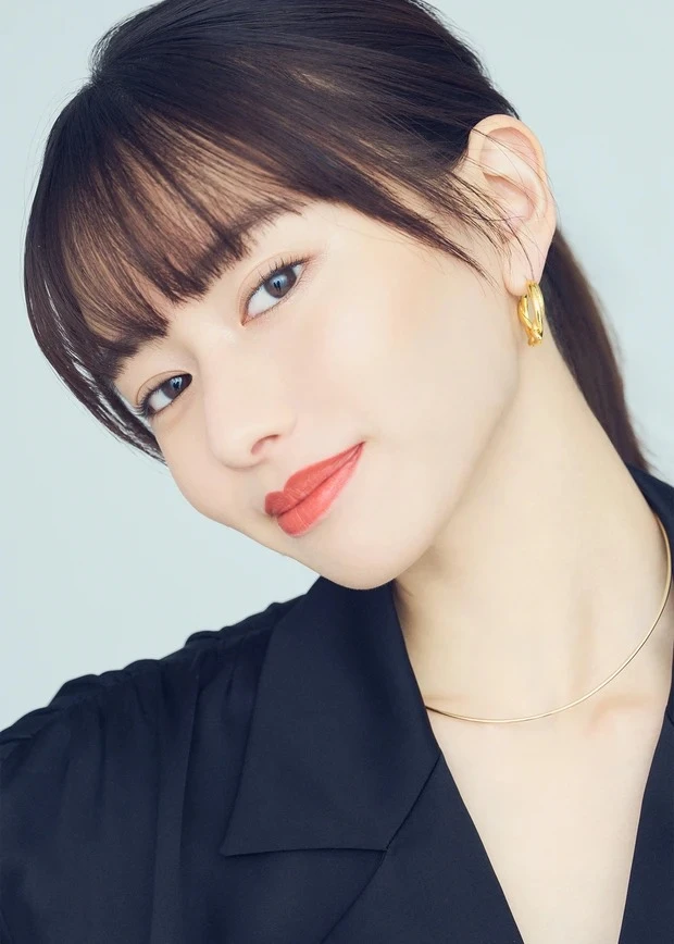 【春の開運メイク】情熱的な赤リップで「恋愛運」アップ