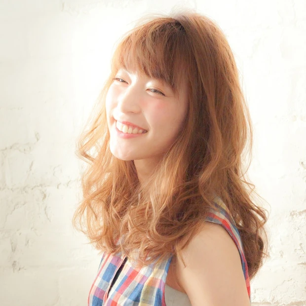 エアリーウェーブで魅せる！ 冬は質感重視のナチュラルロング