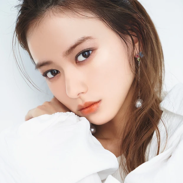 難易度の高いパープルアイの攻略法は？ 山本舞香さんが透けパープルを広範囲にのせて儚げ顔に