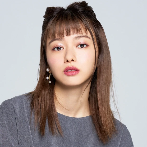 山本舞香もテンションが上がった！？ イベントシーズンに大活躍の新生・三角ハーフアップ