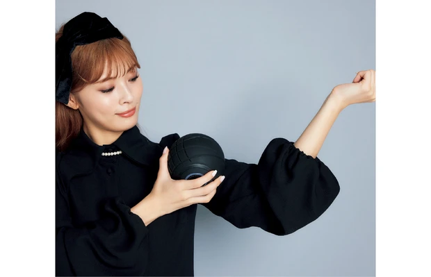 君島憂樹さんがドクターエア 3Dコンディショニングボールを使用している様子