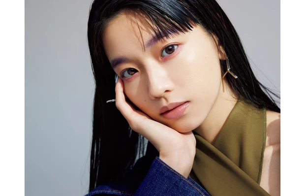 【STEP1】ピンク眉→【STEP2】ピンクアイで抜け感メイクも抜群に可愛い