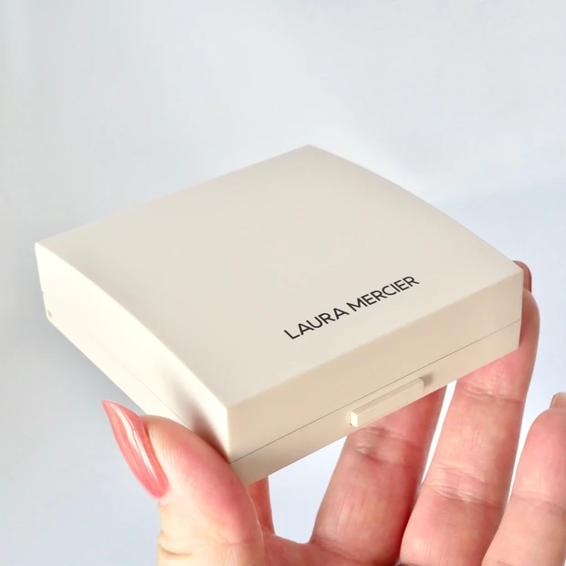 LAURA MERCIER(ローラメルシエ)リアル フローレス ルミナス パーフェクティング プレスト パウダー