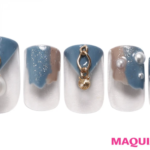 洒落感上がるグレートーンで、モードに攻める「変形フレンチ」ネイル