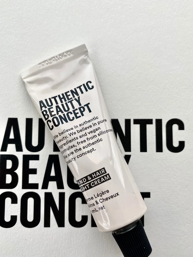 レチノールの代替成分で注目の植物由来成分バクチオール配合。98.6％天然由来成分の手と髪の美容液。_2_1