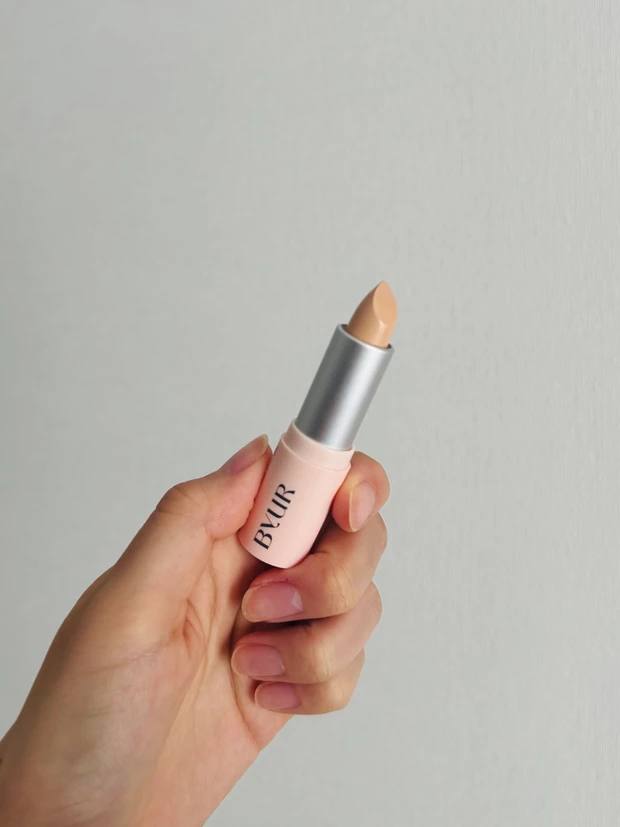 ByURのセラムフィットフルカバーソフトスティックコンシーラー