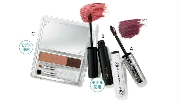 優しげなメリハリを与えるピンク色の眉