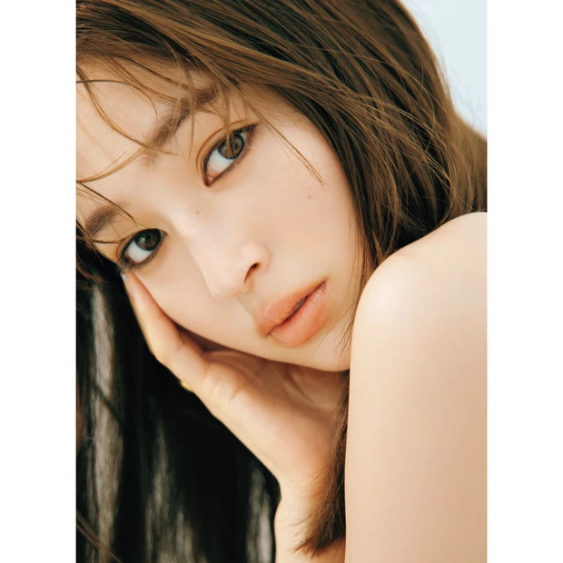 Y2Kな囲み目メイクが簡単に！ 程よくラフな“透け色ペンシル”が気分