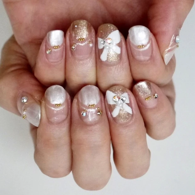 ホワイト×ゴールドで年始までOK!上品ゴージャスなクリスマスネイル【ギ☆…