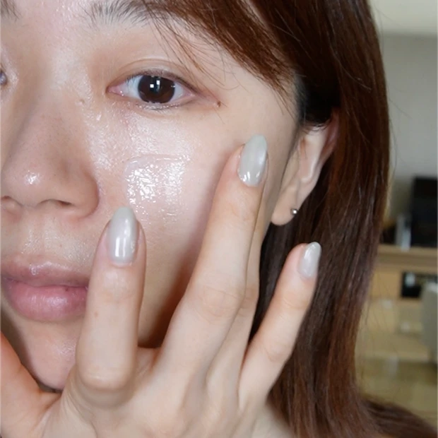 BOHプロバイオダームコラーゲンリモデリングクリームを塗布